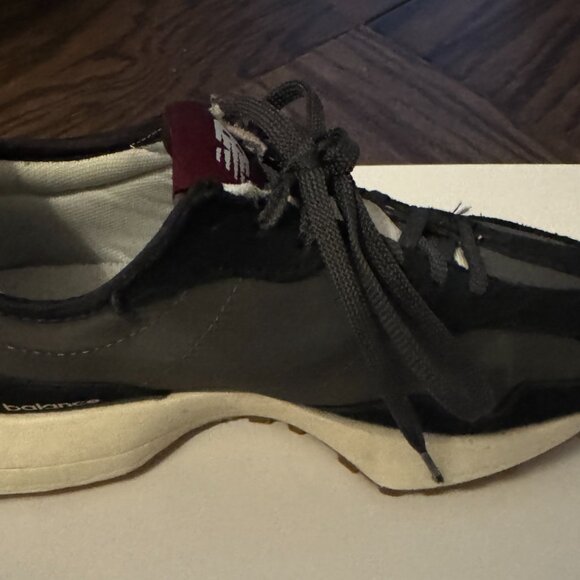 Women's New Balance 327 Moonbeam Size 8 Worn Sneakers with some wear and tear - Picture 5 of 16